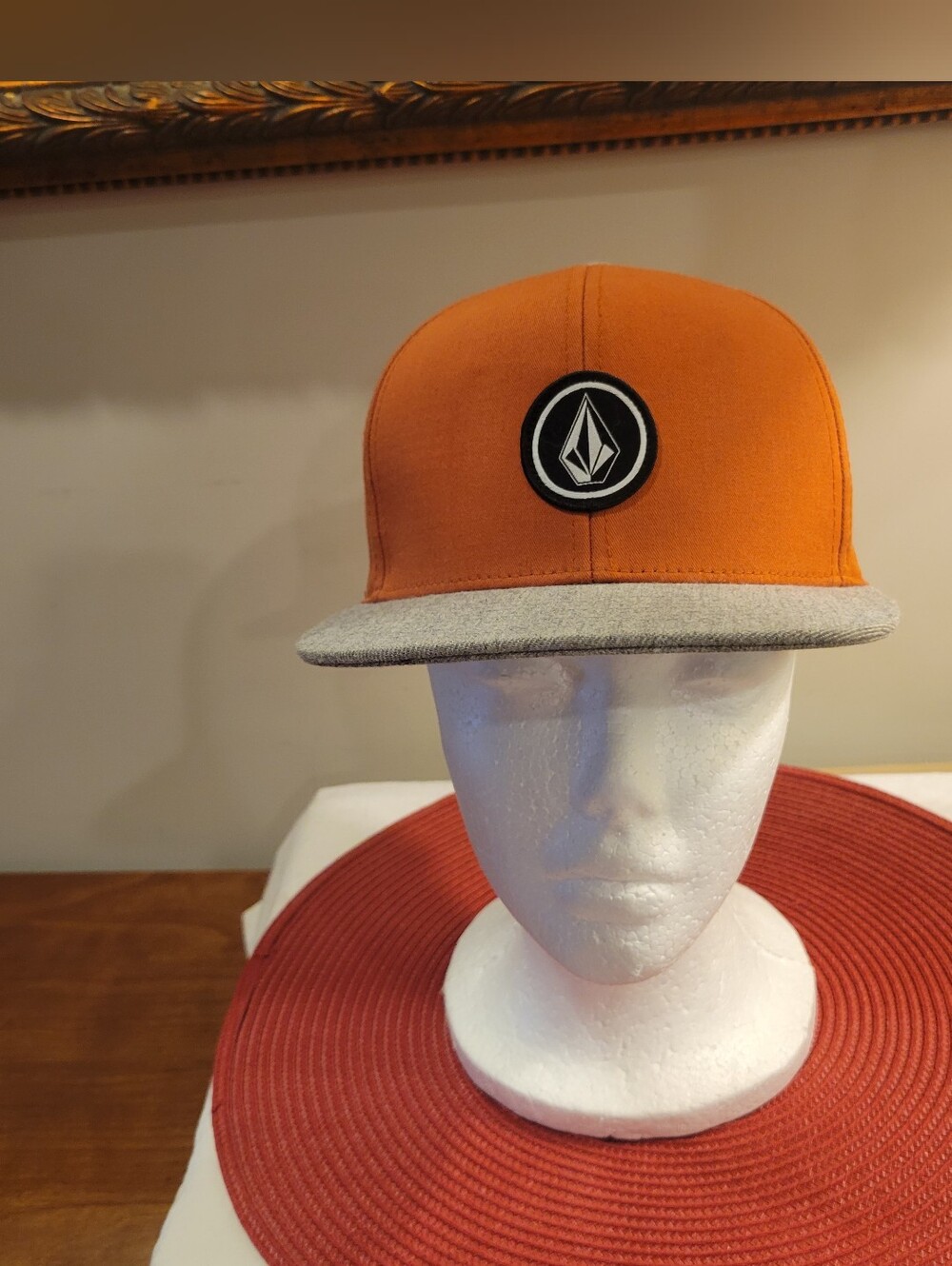 🏖EUC~Volcom Orange and Gray Flat Brim Snapback Hat